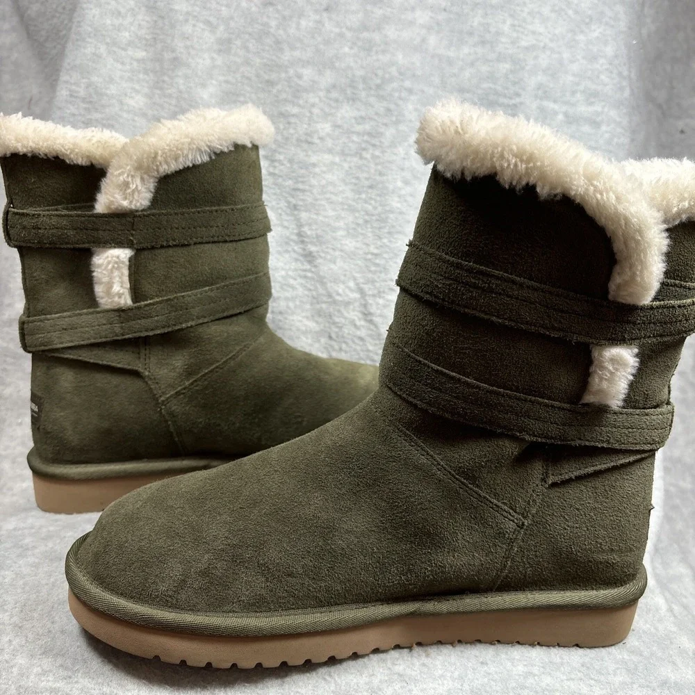 Koolaburra UGG‎ Short Boot Sz 9 Suede Olive Green Faux Fur Strap Delene Cozy EUC